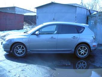 2005 Mazda Axela Pictures