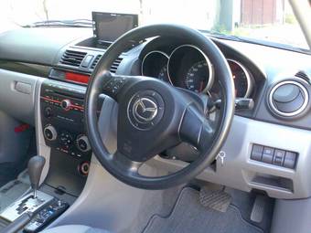 2005 Mazda Axela Pictures