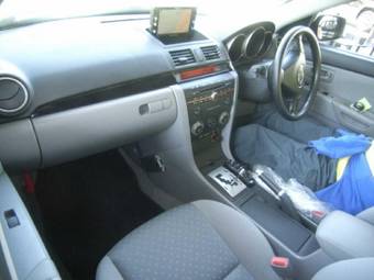 2005 Mazda Axela Photos