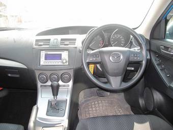 2009 Mazda Axela Pictures