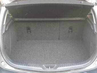 2009 Mazda Axela Pictures