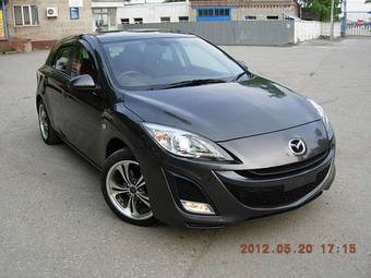 2010 Mazda Axela Photos