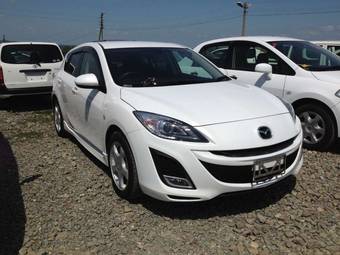 2010 Mazda Axela Pictures