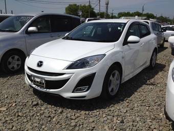 2010 Mazda Axela Photos