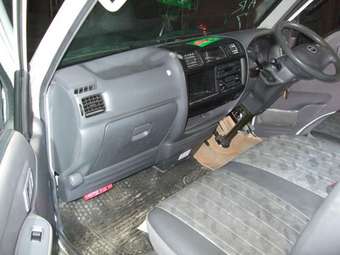2003 Mazda Bongo Pics