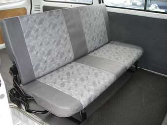 2003 Mazda Bongo Photos