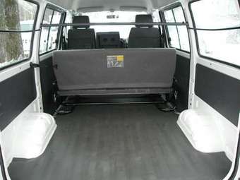 2003 Mazda Bongo Photos