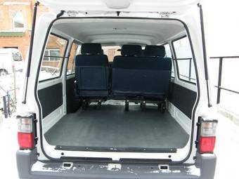 2003 Mazda Bongo Pictures