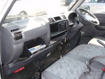 2003 Mazda Bongo Photos