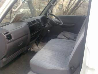 2003 Mazda Bongo Pictures