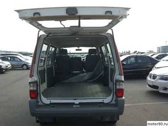 2003 Mazda Bongo Photos