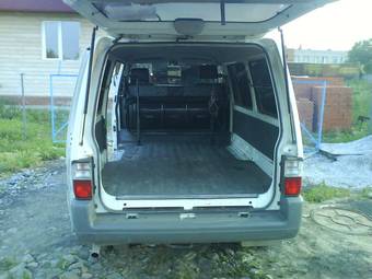 2003 Mazda Bongo Pictures