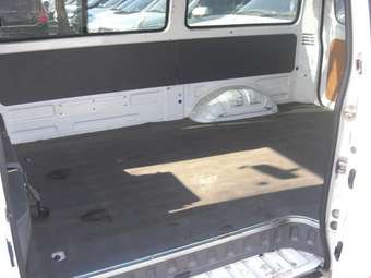2004 Mazda Bongo Photos