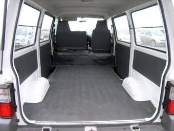 2004 Mazda Bongo Pictures