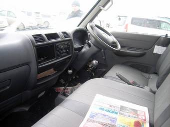 2004 Mazda Bongo Photos