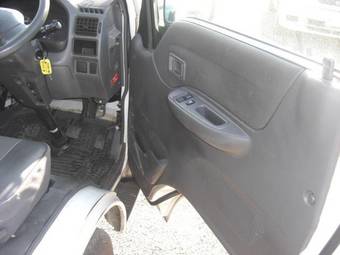 2004 Mazda Bongo Photos