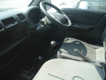 2004 Mazda Bongo Pictures