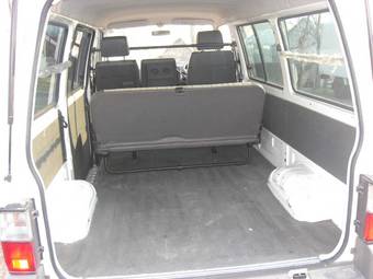 2004 Mazda Bongo Pictures