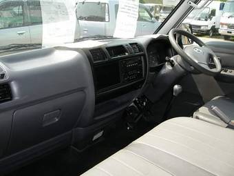 2005 Mazda Bongo Pictures