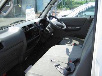2005 Mazda Bongo Photos