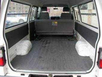 2001 Mazda Bongo Brawny Photos