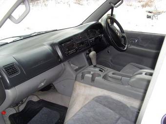 2000 Mazda Bongo Friendee Photos