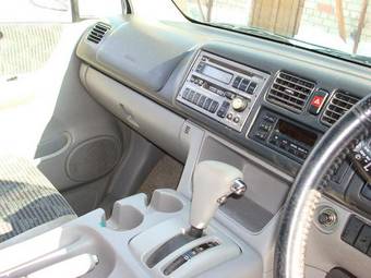 2000 Mazda Bongo Friendee Pictures