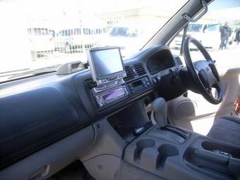 2000 Mazda Bongo Friendee Pictures