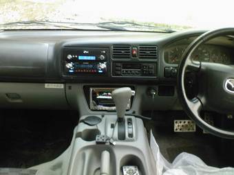 2000 Mazda Bongo Friendee Photos