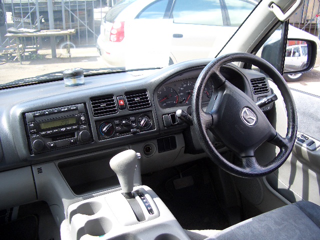 2001 Mazda Bongo Friendee Photos