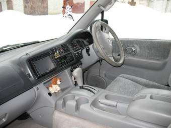 2002 Mazda Bongo Friendee Images