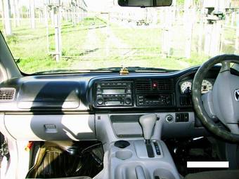 2002 Mazda Bongo Friendee Images