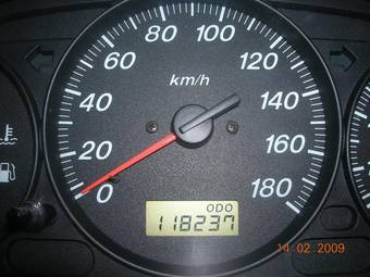 2000 Mazda Capella Images