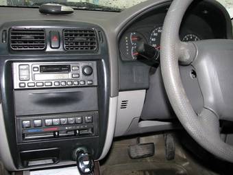 2000 Mazda Capella Photos