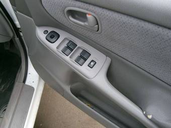 2001 Mazda Capella Images