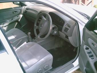 2001 Mazda Capella Images