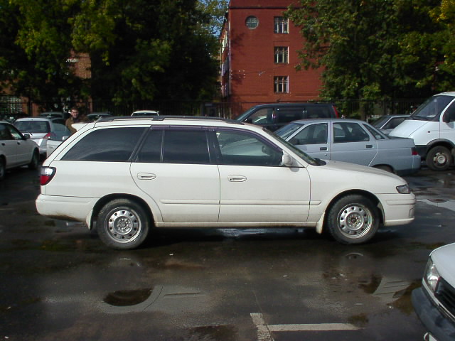 1998 Mazda Capella Wagon Pictures