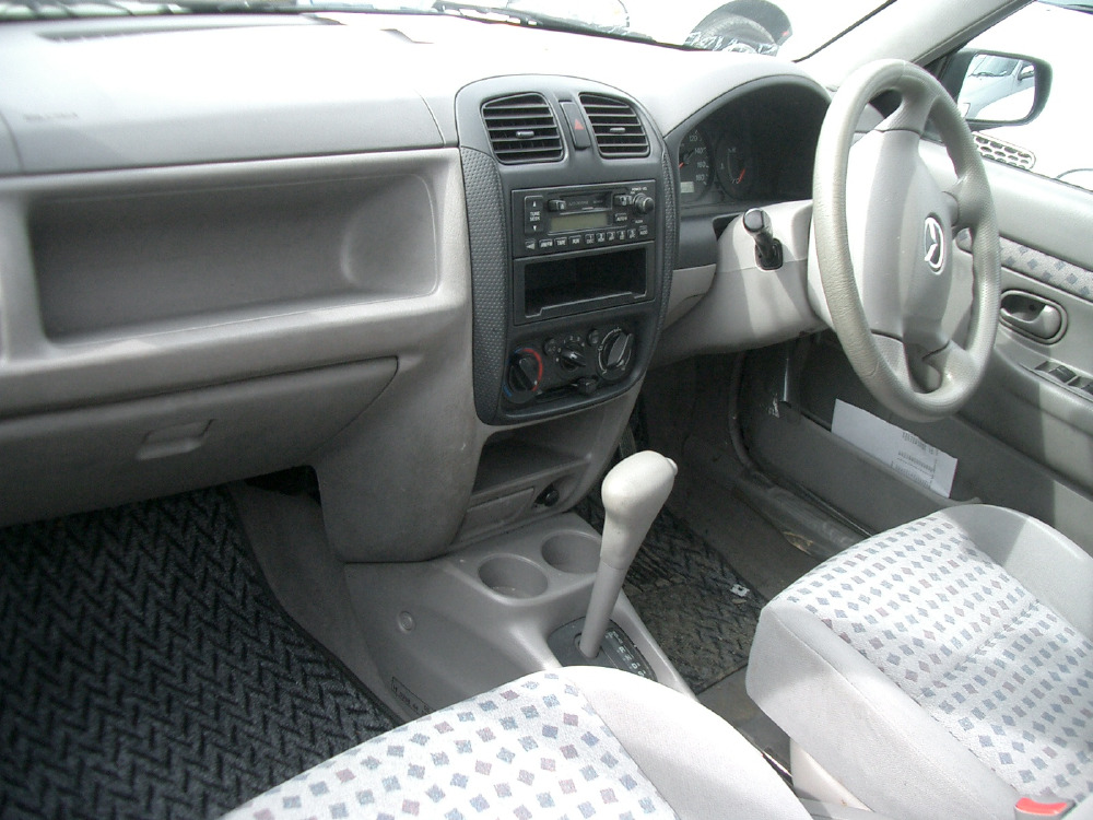 1999 Mazda Demio Pictures