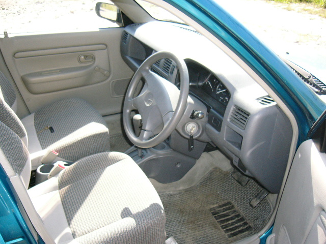 1999 Mazda Demio Photos
