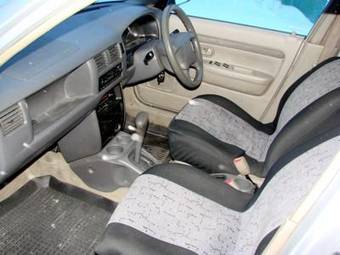 1999 Mazda Demio Photos
