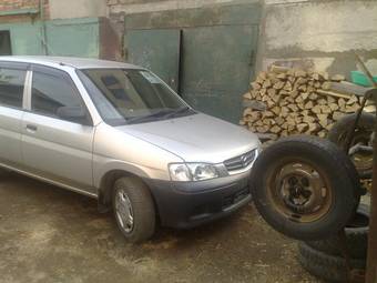 1999 Mazda Demio Photos