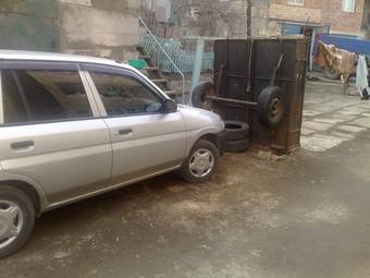 1999 Mazda Demio Photos