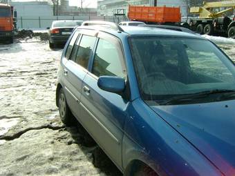 1999 Mazda Demio Photos