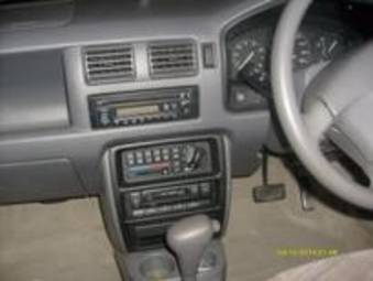 1999 Mazda Demio Photos