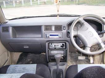 1999 Mazda Demio Pictures