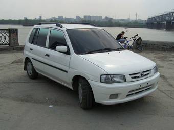 1999 Mazda Demio Photos