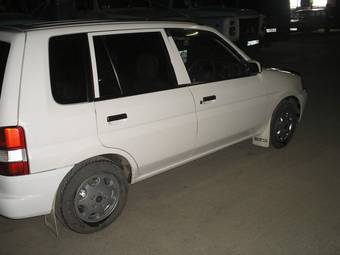 1999 Mazda Demio Photos