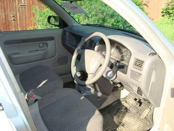 1999 Mazda Demio Pictures