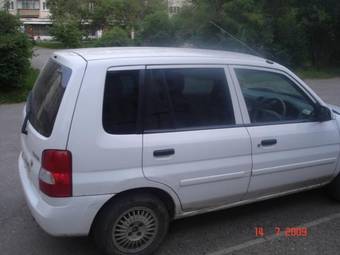 1999 Mazda Demio Photos