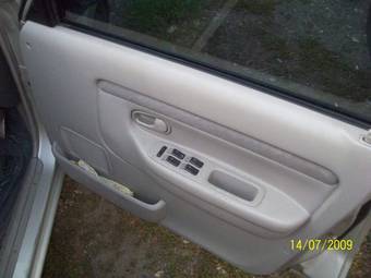 1999 Mazda Demio Pictures